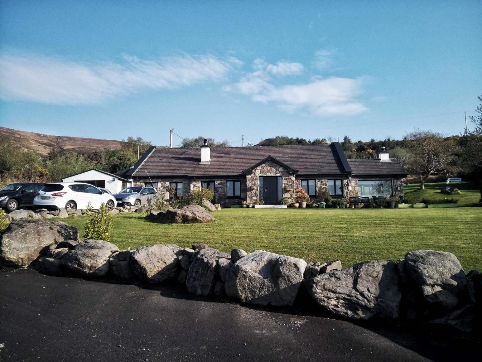Great Lawn Kinisi 16K From The Town Centre V93 Hv56 Bed & Breakfast Laune Bridge Exterior photo